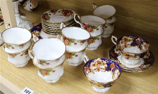 A Royal Albert Old Country Roses part teaset and sundries